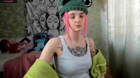 Snapshot of vanilla_arya chatting on 03/05/25, 05:07 Adelina online show from 03/05/25, 05:07