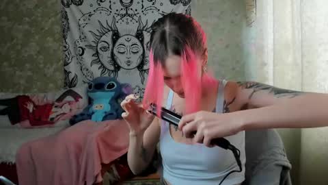 Snapshot of vanilla_arya chatting on 03/06/25, 09:25 Adelina online show from 03/06/25, 09:25