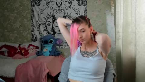 Snapshot of vanilla_arya chatting on 03/10/25, 10:15 Adelina online show from 03/10/25, 10:15