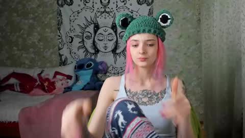 Snapshot of vanilla_arya chatting on 03/12/25, 12:57 Adelina online show from 03/12/25, 12:57