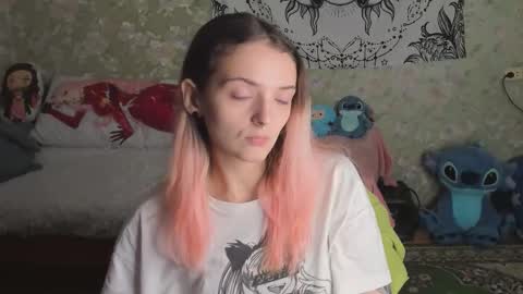 Snapshot of vanilla_arya chatting on 10/06/25, 09:18 Adelina online show from 10/06/25, 09:18