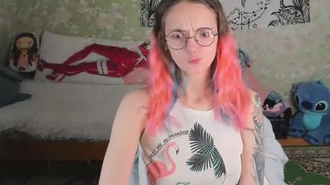 Snapshot of vanilla_arya chatting on 10/17/25, 01:03 Adelina online show from 10/17/25, 01:03