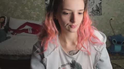 Snapshot of vanilla_arya chatting on 11/02/25, 09:44 Adelina online show from 11/02/25, 09:44