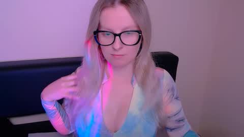 Mia online show from 09/29/25, 07:02