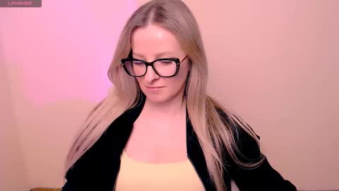 Mia online show from 03/27/26, 07:24