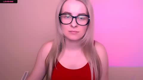 Mia online show from 05/05/26, 12:24