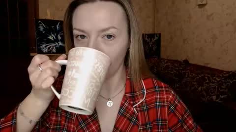 Snapshot of vanillamuffin chatting on 03/11/25, 06:43 VanillaMuffin online show from 03/11/25, 06:43