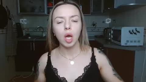 Snapshot of vanillamuffin chatting on 11/01/25, 01:24 VanillaMuffin online show from 11/01/25, 01:24