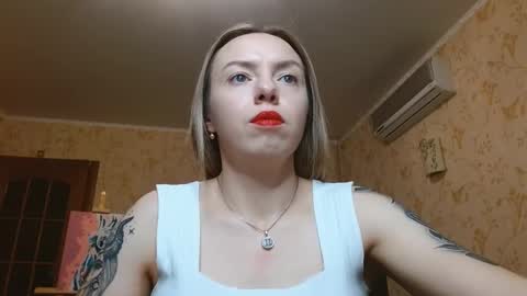 Snapshot of vanillamuffin chatting on 11/15/25, 01:51 VanillaMuffin online show from 11/15/25, 01:51