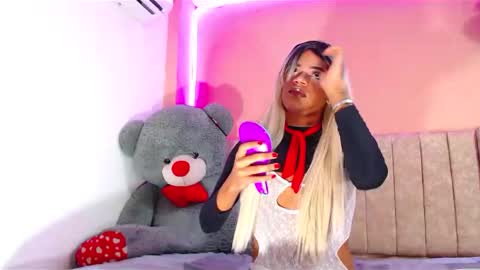 Snapshot of vannesa01 chatting on 12/11/24, 04:42 vannesa01 online show from 12/11/24, 04:42