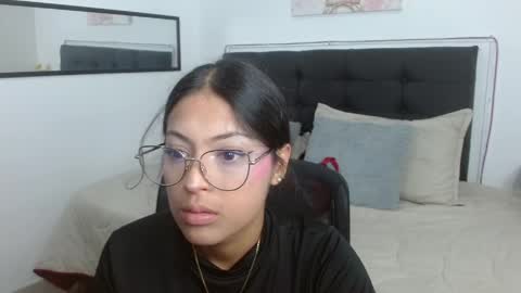 Snapshot of vannesweet_ chatting on 04/26/26, 08:17 vane online show from 04/26/26, 08:17