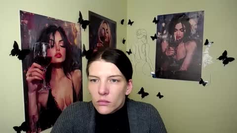 Snapshot of vanrey_ chatting on 03/11/25, 09:45 Vanessa online show from 03/11/25, 09:45