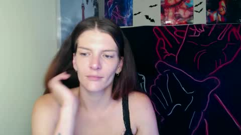 Snapshot of vanrey_ chatting on 09/21/25, 06:26 Vanessa online show from 09/21/25, 06:26