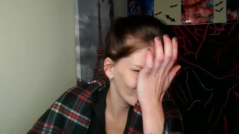 Snapshot of vanrey_ chatting on 09/26/25, 07:12 Vanessa online show from 09/26/25, 07:12