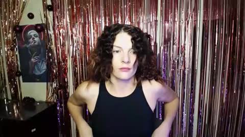 Snapshot of vanrey_ chatting on 10/06/25, 06:11 Vanessa online show from 10/06/25, 06:11