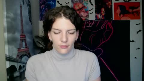 Snapshot of vanrey_ chatting on 10/07/25, 06:10 Vanessa online show from 10/07/25, 06:10