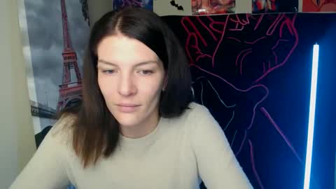 Snapshot of vanrey_ chatting on 10/17/25, 07:00 Vanessa online show from 10/17/25, 07:00