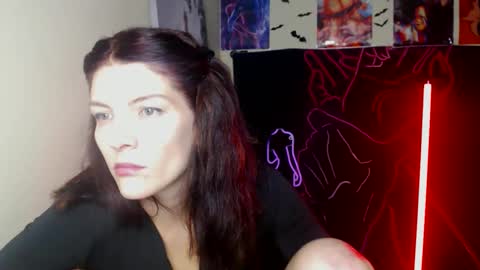 Snapshot of vanrey_ chatting on 11/22/25, 05:34 Vanessa online show from 11/22/25, 05:34