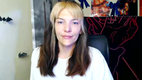 Snapshot of vanrey_ chatting on 06/16/26, 06:49 Vanessa online show from 06/16/26, 06:49