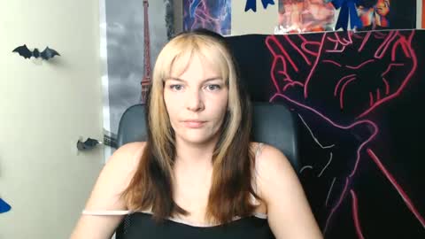 Snapshot of vanrey_ chatting on 06/21/26, 06:38 Vanessa online show from 06/21/26, 06:38