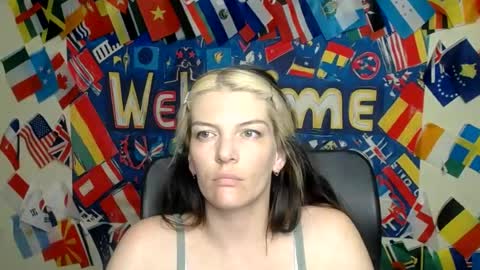 Snapshot of vanrey_ chatting on 06/22/26, 07:38 Vanessa online show from 06/22/26, 07:38