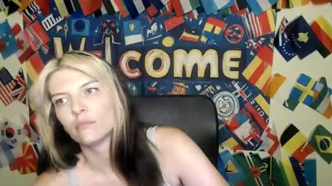 Snapshot of vanrey_ chatting on 07/08/26, 06:07 Vanessa online show from 07/08/26, 06:07