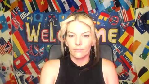 Snapshot of vanrey_ chatting on 07/10/26, 05:26 Vanessa online show from 07/10/26, 05:26