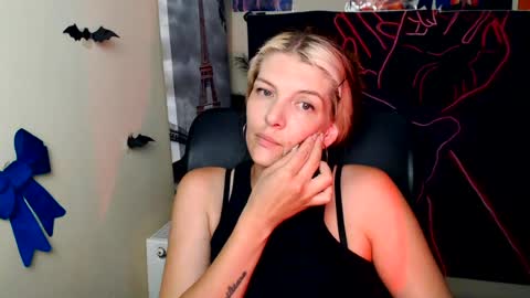 Snapshot of vanrey_ chatting on 07/20/26, 10:39 Vanessa online show from 07/20/26, 10:39