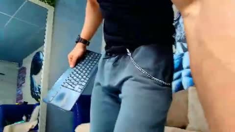 Snapshot of vans_ross chatting on 06/15/26, 02:19 Vans Ross online show from 06/15/26, 02:19
