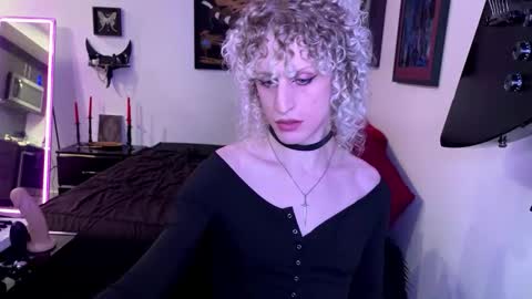 vantablossom online show from 12/17/25, 05:24