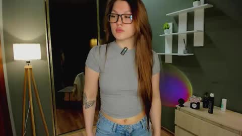 Snapshot of vanvanvibe chatting on 03/20/26, 08:57 Charline online show from 03/20/26, 08:57