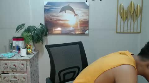 Snapshot of vanxxx2005 chatting on 12/10/24, 05:33 vanxxx2005 online show from 12/10/24, 05:33