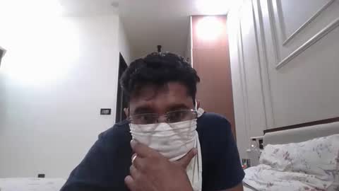 varunagg92 online show from 04/16/26, 04:46