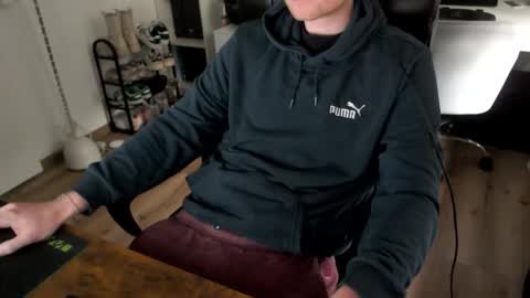 Snapshot of vaslo08 chatting on 12/21/25, 09:49 Vaslo online show from 12/21/25, 09:49