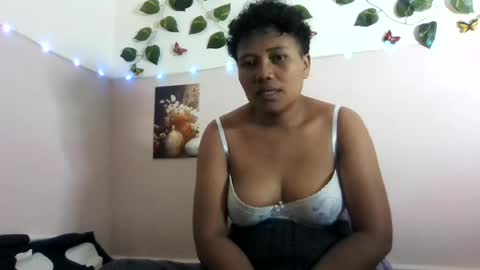 Snapshot of vayannah chatting on 06/17/26, 04:52 Vayannah online show from 06/17/26, 04:52
