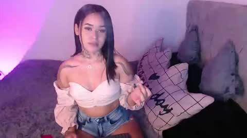 Snapshot of vayolett_bass chatting on 12/03/24, 12:02 Vayolett Bass online show from 12/03/24, 12:02