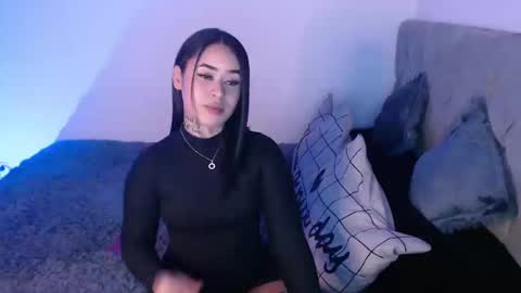 Snapshot of vayolett_bass chatting on 12/03/24, 11:35 Vayolett Bass online show from 12/03/24, 11:35