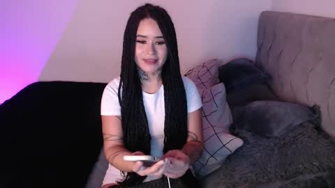 Snapshot of vayolett_bass chatting on 02/14/25, 10:58 Vayolett Bass online show from 02/14/25, 10:58