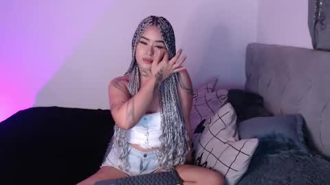 Snapshot of vayolett_bass chatting on 02/22/25, 05:44 Vayolett Bass online show from 02/22/25, 05:44