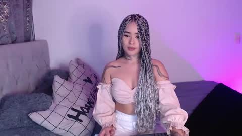 Snapshot of vayolett_bass chatting on 02/24/25, 01:13 Vayolett Bass online show from 02/24/25, 01:13