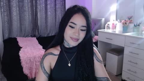 Snapshot of vayolett_bass chatting on 10/21/25, 10:21 Vayolett Bass online show from 10/21/25, 10:21