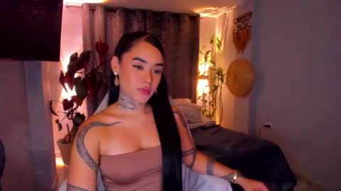 Snapshot of vayolett_bass chatting on 07/07/26, 06:47 Vayolett Bass online show from 07/07/26, 06:47