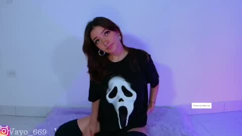 Snapshot of vayolett_dakotta chatting on 02/17/25, 05:21 Vayolett online show from 02/17/25, 05:21