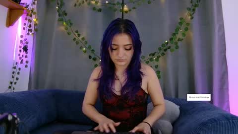 Snapshot of vayolett_dakotta chatting on 12/17/25, 01:33 Vayolett online show from 12/17/25, 01:33