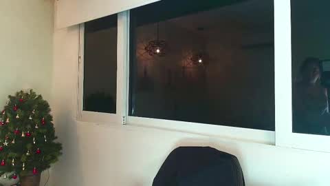 Victoria online show from 11/28/25, 10:40