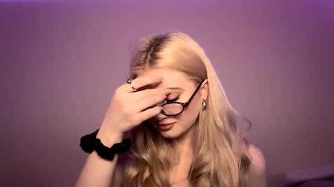 Monika online show from 11/29/25, 05:38