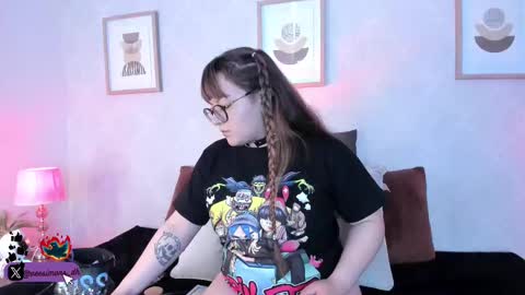 Vee Simons online show from 09/18/25, 08:33