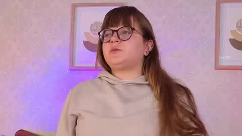 Vee Simons online show from 10/10/25, 07:46