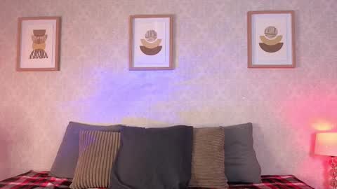 Vee Simons online show from 10/17/25, 09:28