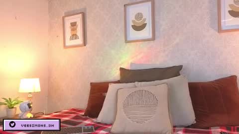 Vee Simons online show from 02/07/26, 07:39